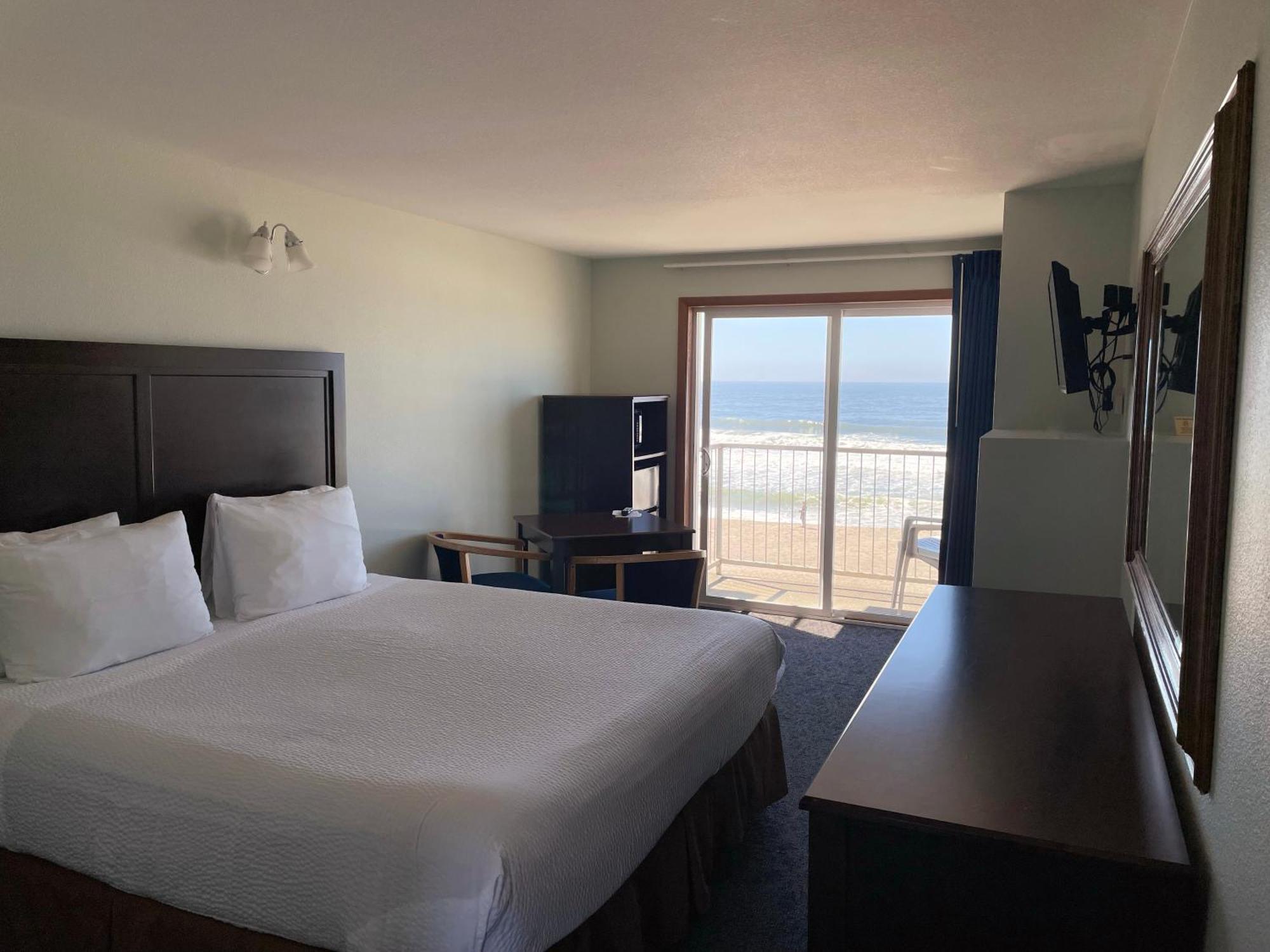 Sandcastle Beachfront Lincoln City Room photo