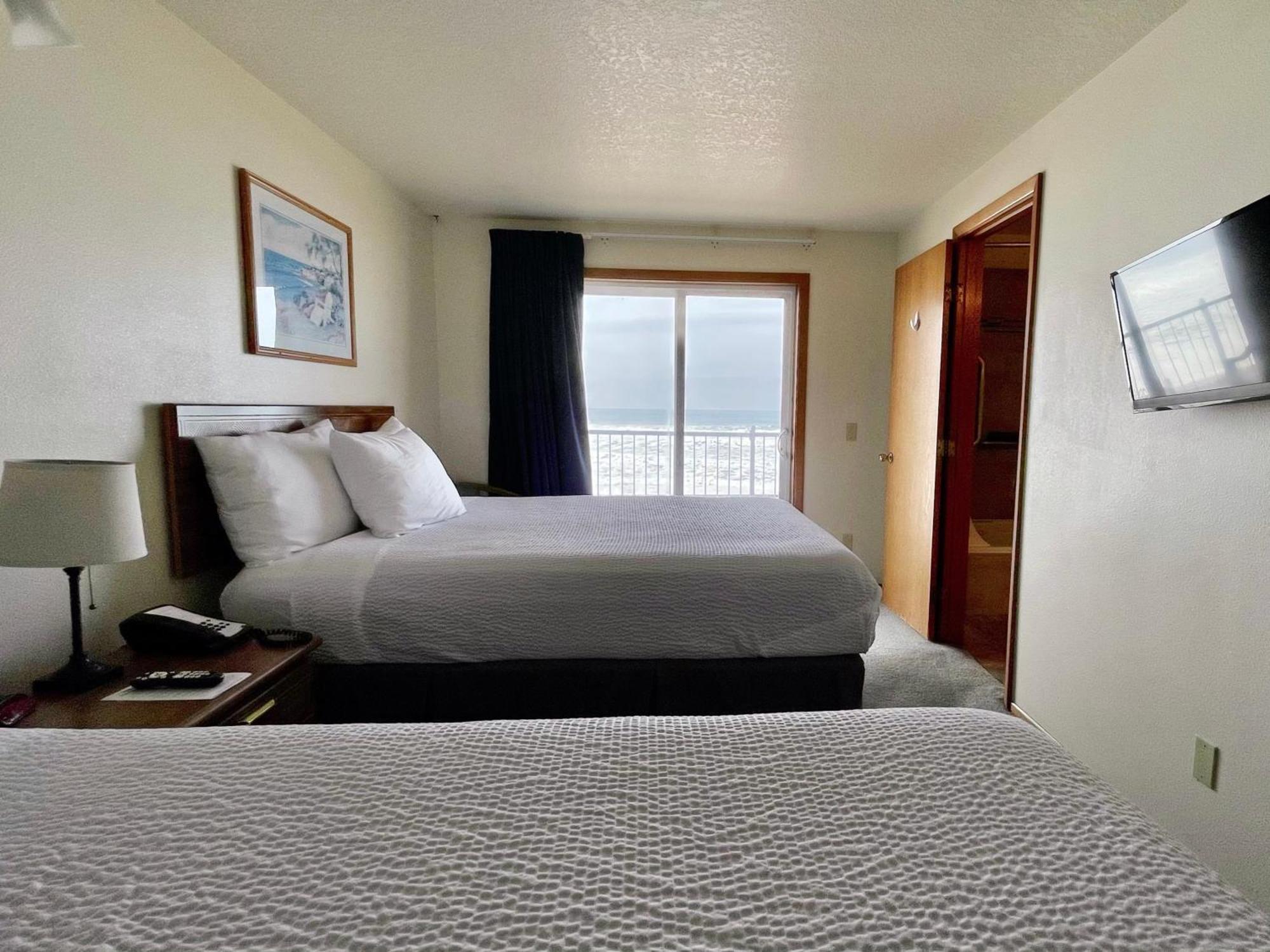 Sandcastle Beachfront Lincoln City Room photo