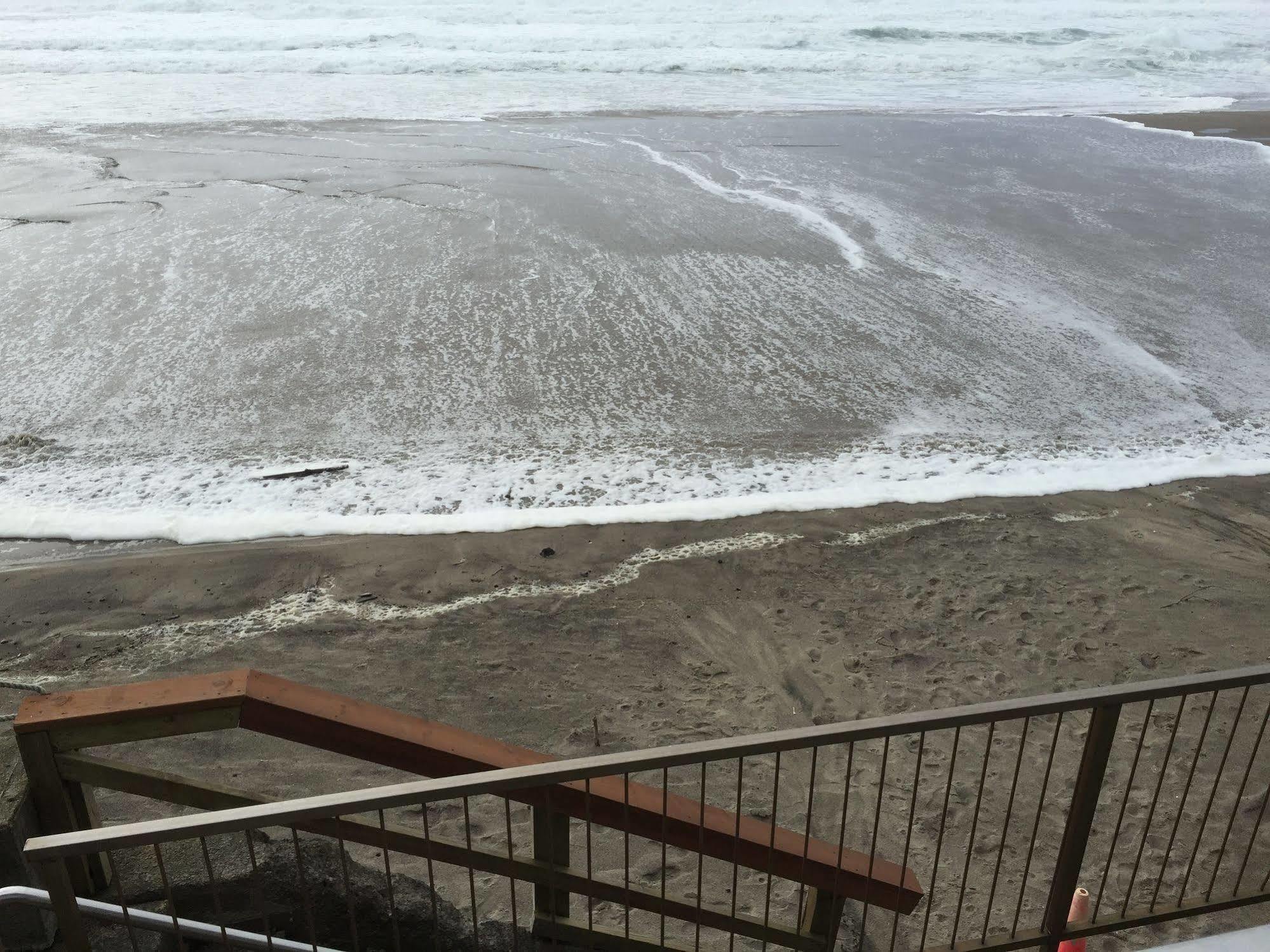 Sandcastle Beachfront Lincoln City Exterior photo